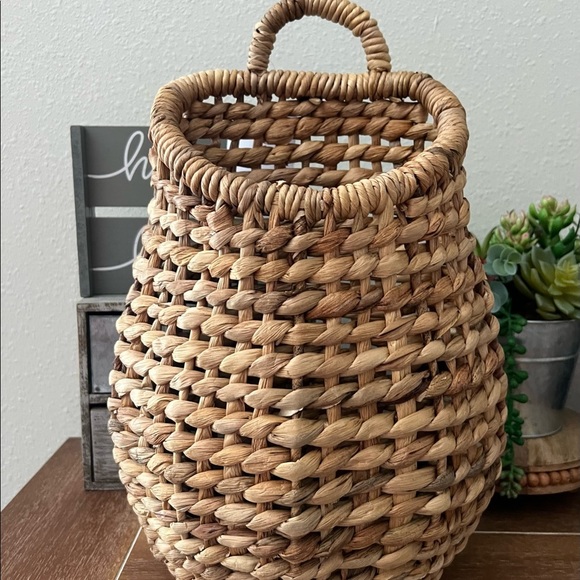 Brand New Large Open Weave Water Hyacinth Hanging Basket